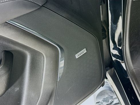 Used 2021 Chevrolet Tahoe Z71 w/ Luxury Package image 19