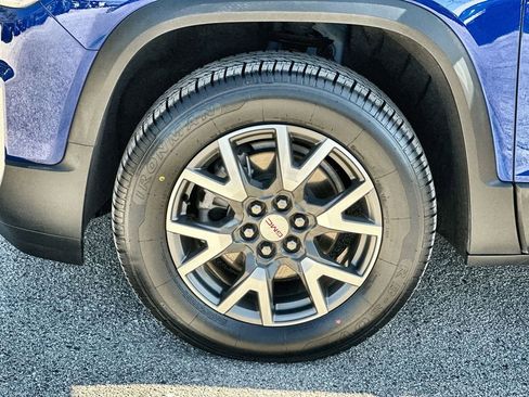 Certified 2023 GMC Acadia SLE w/ Driver Convenience Package image 32