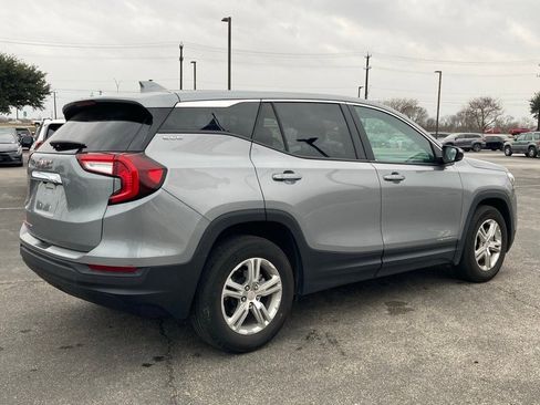 Used 2024 GMC Terrain SLE image 5