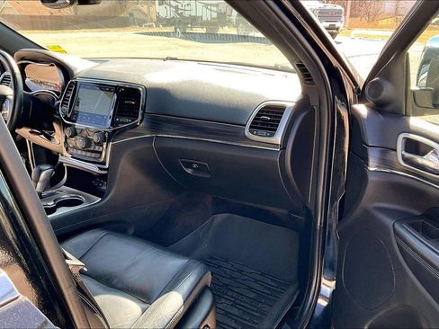 Used 2019 Jeep Grand Cherokee Limited image 16