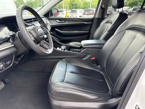 Used 2023 Jeep Grand Cherokee Limited w/ Trailer Tow Prep Group (B) AWD/4WD image 18