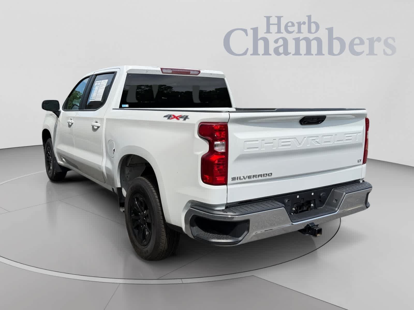 Used 2025 Chevrolet Silverado 1500 LT AWD/4WD image 3