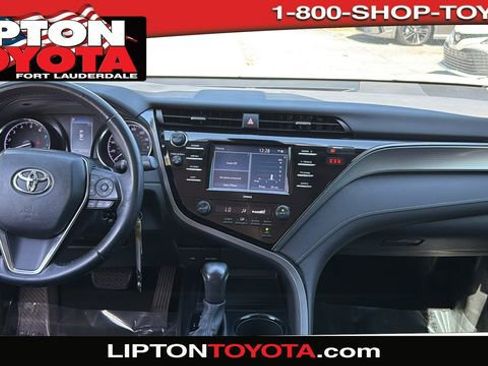 Used 2020 Toyota Camry SE image 13