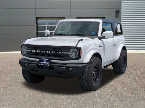 Used 2023 Ford Bronco Outer Banks AWD/4WD image 3