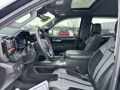 Used 2025 Chevrolet Silverado 1500 LTZ image 20