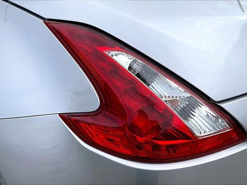 Used 2017 Nissan 370Z Touring image 26