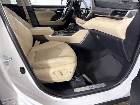 Used 2024 Toyota Highlander Limited image 14