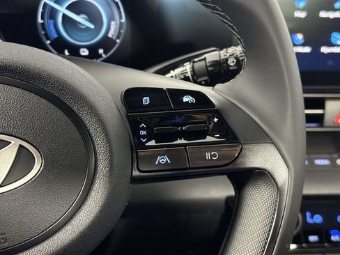 Used 2025 Hyundai Elantra SEL FWD image 33