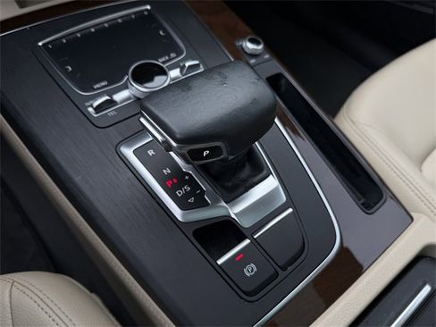 Used 2020 Audi Q5 Prestige w/ Prestige Package image 12