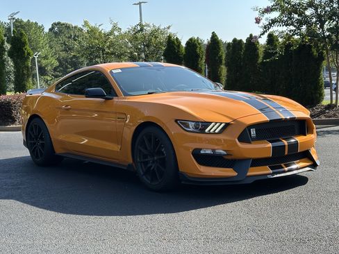 Used 2018 Ford Mustang Shelby GT350 w/ Convenience Package RWD image 2
