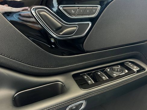 New 2026 Lincoln Aviator AWD image 10