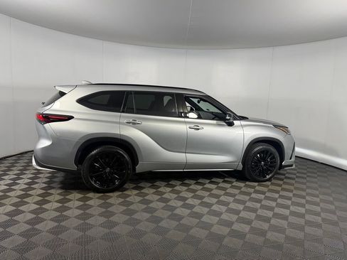Used 2025 Toyota Highlander XSE AWD/4WD image 5