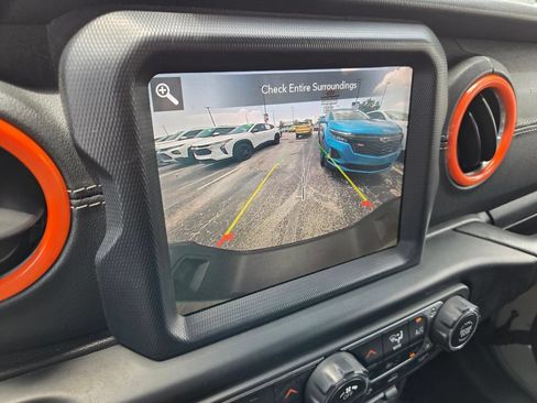 Used 2020 Jeep Gladiator Overland AWD/4WD image 34