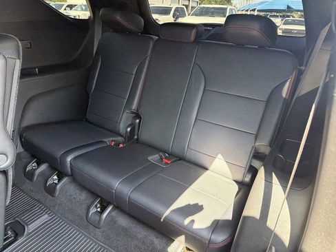 Used 2026 Chevrolet Traverse RS w/ LPO, Floor Liner Package FWD image 15