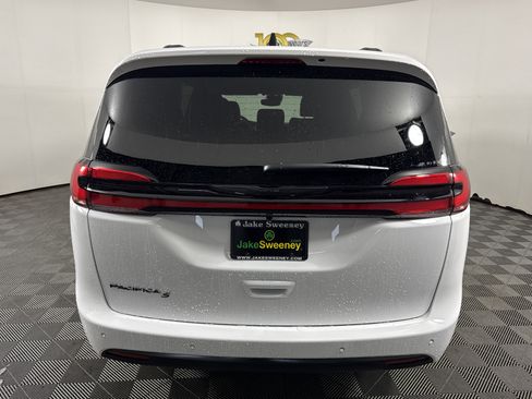 New 2026 Chrysler Pacifica Select image 7