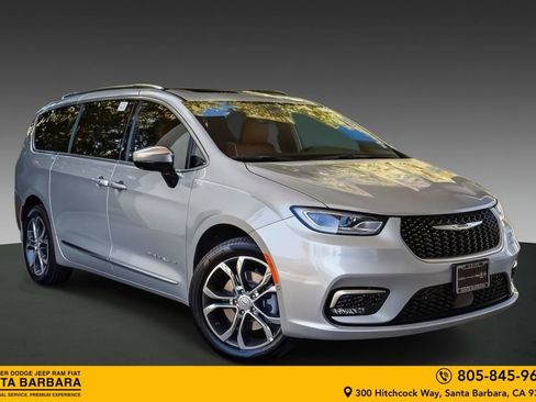 New 2026 Chrysler Pacifica Pinnacle w/ Trailer Tow Group AWD/4WD image 1