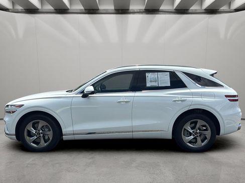 Certified 2026 Genesis GV70 2.5T AWD/4WD image 2