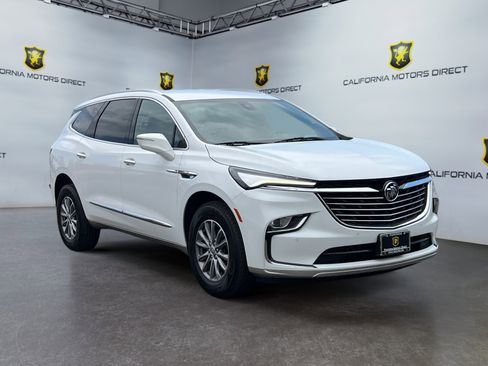 Used 2023 Buick Enclave Essence image 7