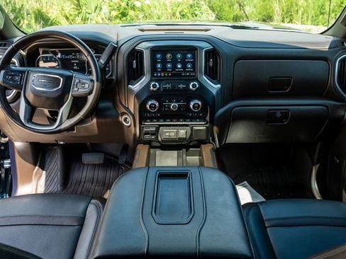 Used 2021 GMC Sierra 1500 Denali w/ Technology Package AWD/4WD image 9