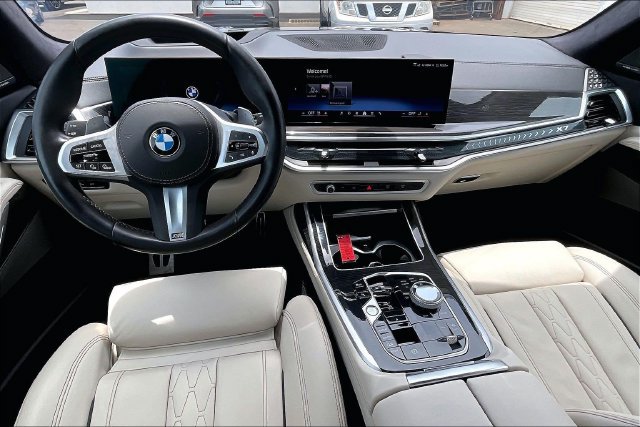 Used 2024 BMW X7 xDrive40i w/ M Sport Package AWD/4WD image 15