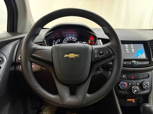 Used 2017 Chevrolet Trax LS FWD image 33