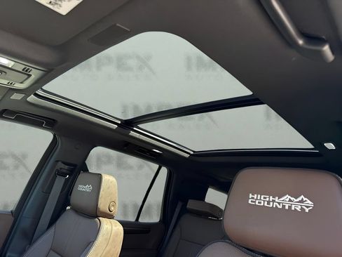 Used 2025 Chevrolet Tahoe High Country AWD/4WD image 12