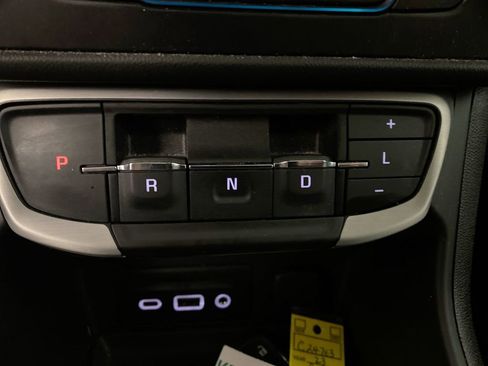 Used 2023 GMC Terrain SLE w/ Driver Convenience Package image 19