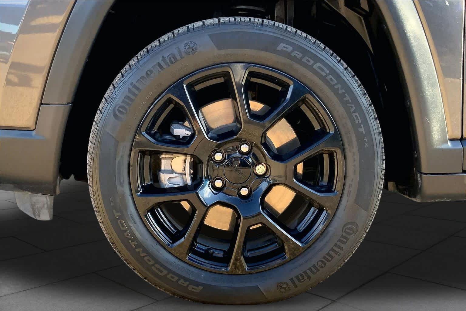 Used 2023 Jeep Compass Latitude AWD/4WD image 11