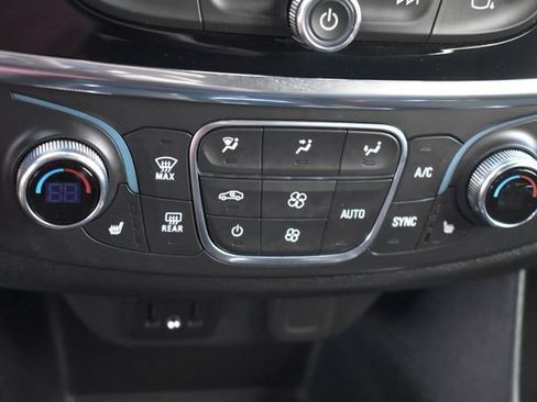 Used 2023 Chevrolet Traverse LT image 33