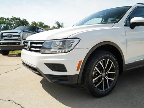 Used 2021 Volkswagen Tiguan SE FWD image 16