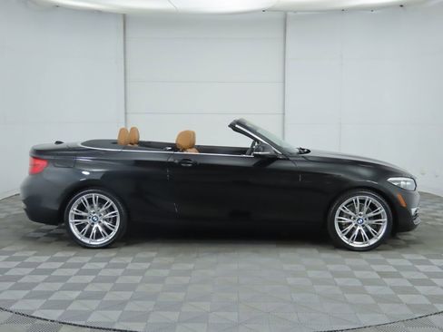 Used 2018 BMW 230i Convertible image 4