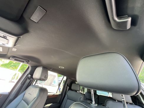 Used 2025 GMC Yukon XL Denali AWD/4WD image 29