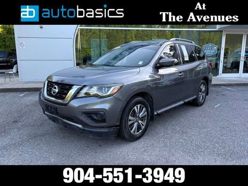 Used 2020 Nissan Pathfinder S image 1