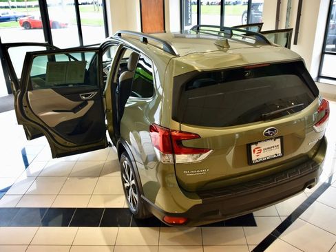 Used 2020 Subaru Forester Limited image 8