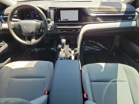 Used 2025 Toyota Camry LE image 13