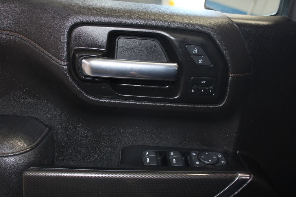 Used 2022 GMC Sierra 1500 AT4 w/ Technology Package AWD/4WD image 6