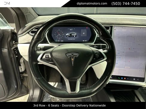 Used 2017 Tesla Model X 90D image 32