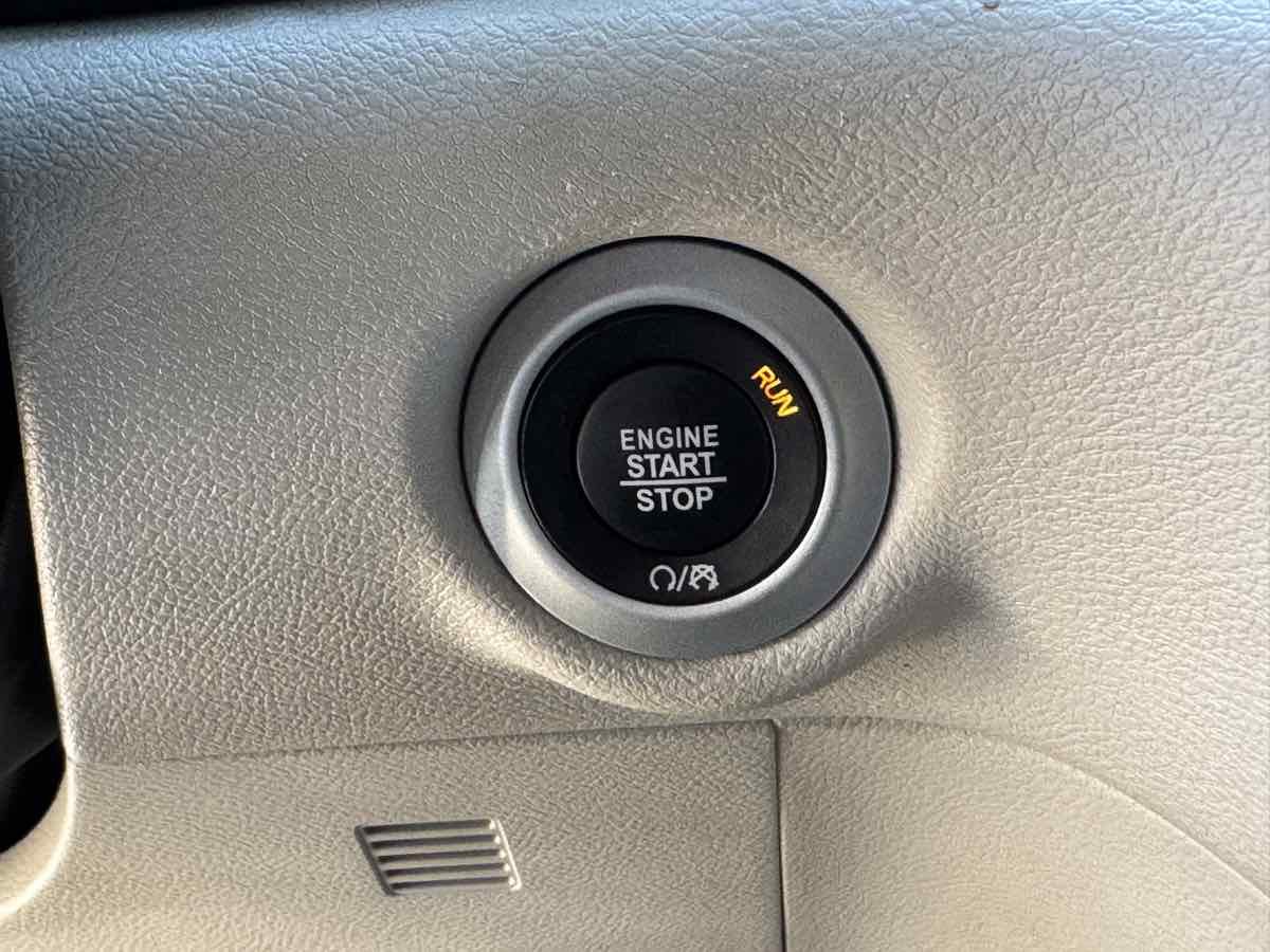 Used 2023 Chrysler Pacifica Touring-L FWD image 29