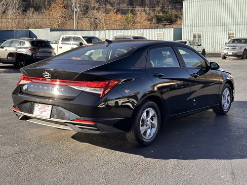 Used 2021 Hyundai Elantra SE image 4