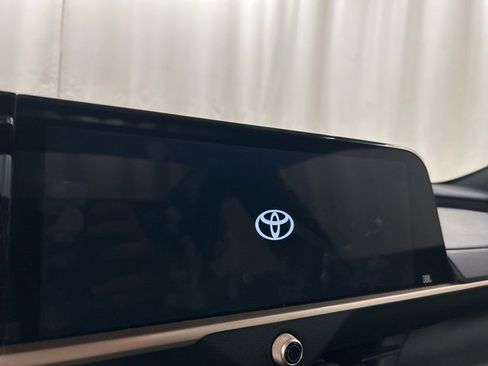 Used 2023 Toyota Crown Limited image 14