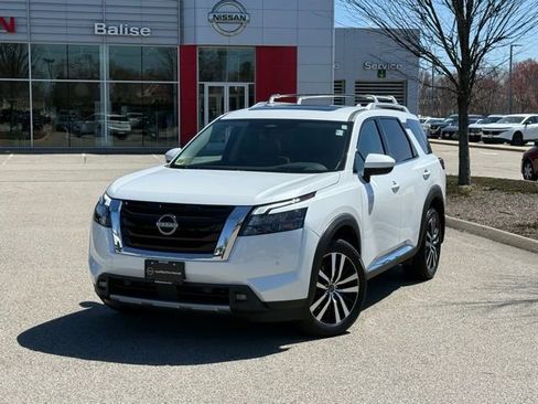 Certified 2025 Nissan Pathfinder Platinum w/ Cargo Package image 9