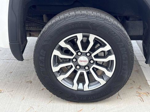 Used 2021 GMC Sierra 1500 AT4 w/ Technology Package AWD/4WD image 9