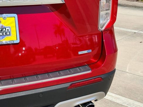 Used 2020 Ford Explorer Platinum w/ Premium Technology Package image 12