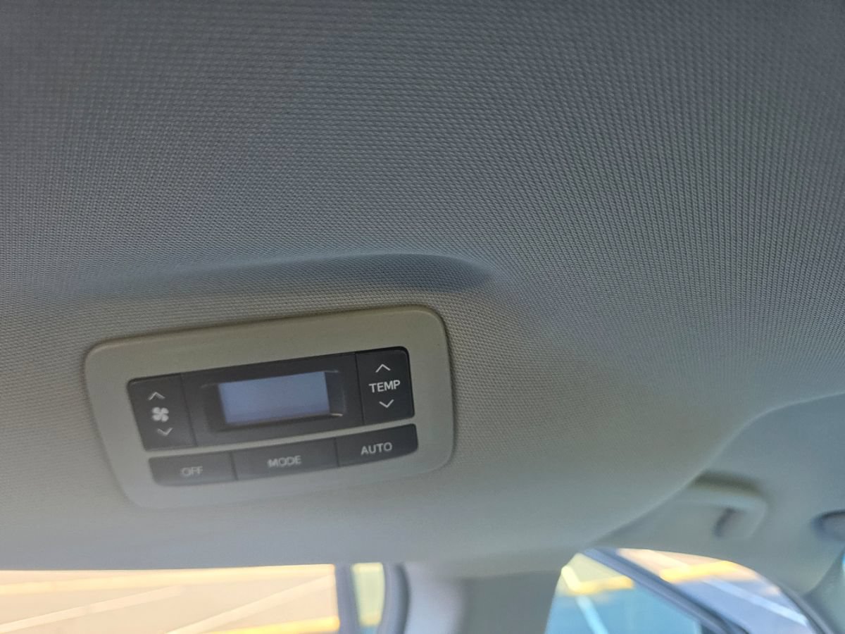 Used 2017 Toyota Sienna LE FWD image 40