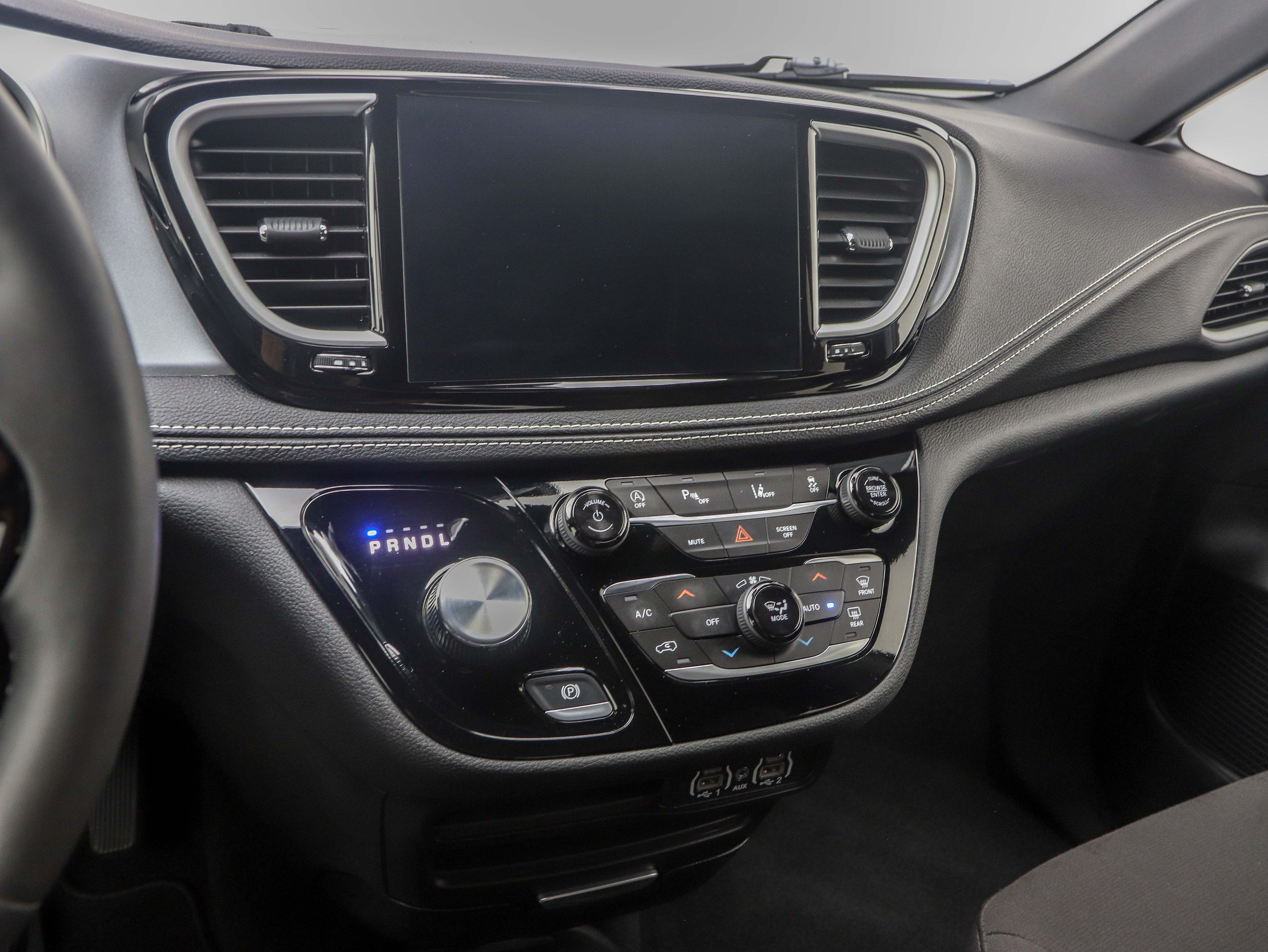 Used 2024 Chrysler Pacifica Touring FWD image 24