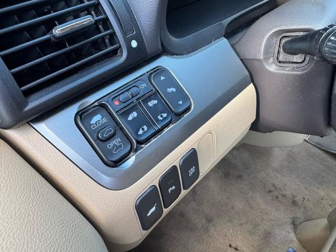 Used 2010 Honda Odyssey Touring image 18