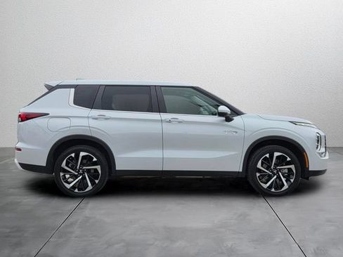 Used 2025 Mitsubishi Outlander SE AWD/4WD image 5
