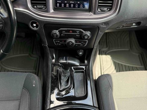 Used 2018 Dodge Charger SXT w/ Blacktop Package image 19