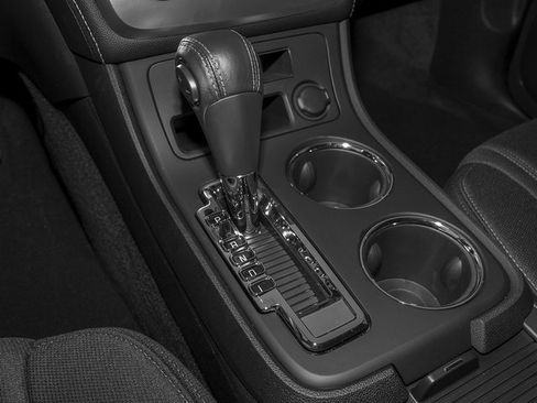 Used 2016 GMC Acadia SLE FWD image 13