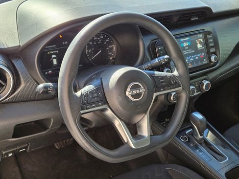 Used 2024 Nissan Kicks SV image 9